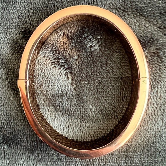 MICHAEL KORS ROSE GOLD TONE,SCATTERED PAVE HINGE OVAL CUFF BRACELET MKJ5989 - Picture 9 of 9